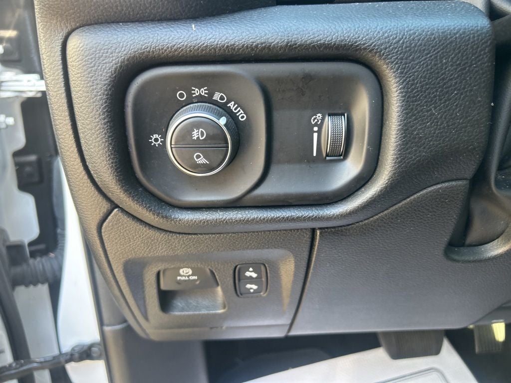 2023 RAM 1500 Big Horn Crew Cab 4x4 5'7' Box