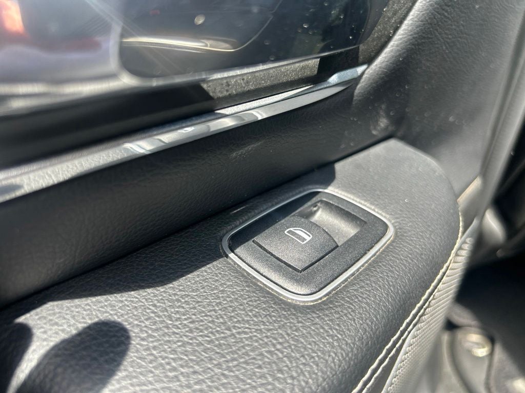 2022 RAM 1500 Laramie Crew Cab 4x4 5'7' Box
