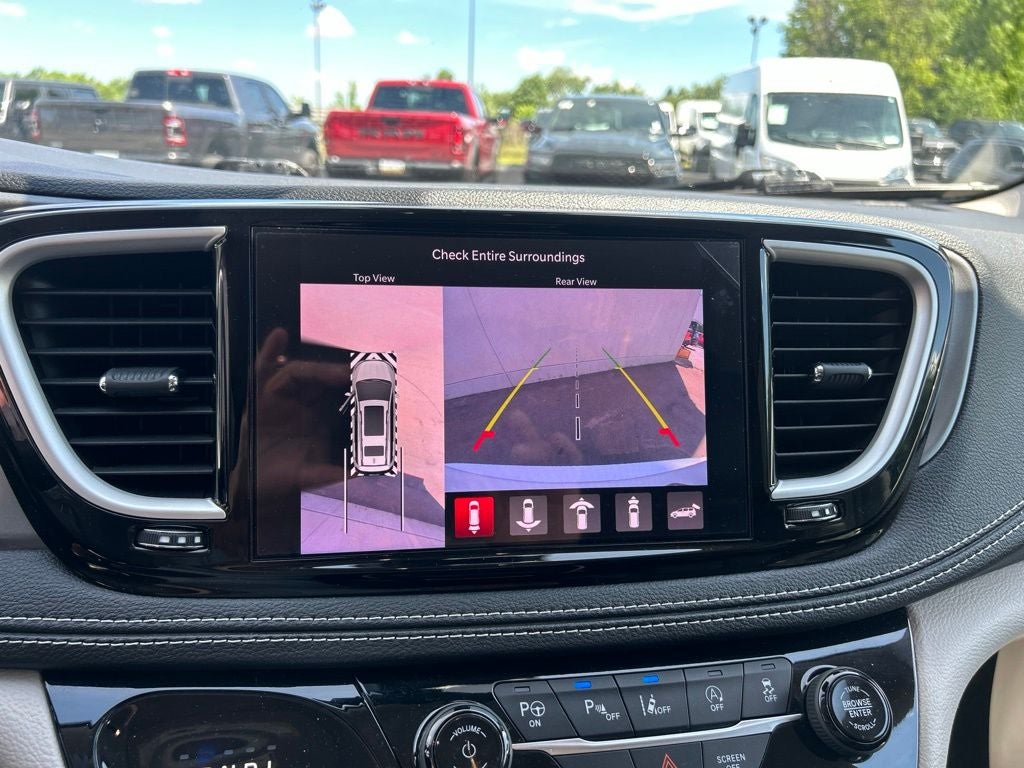 2023 Chrysler Pacifica Touring L