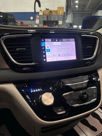 2024 Chrysler Voyager LX