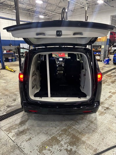 2024 Chrysler Voyager LX