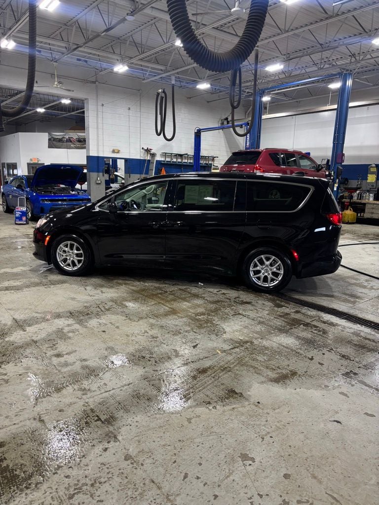 2024 Chrysler Voyager LX