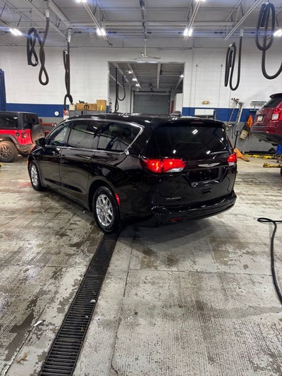 2024 Chrysler Voyager LX