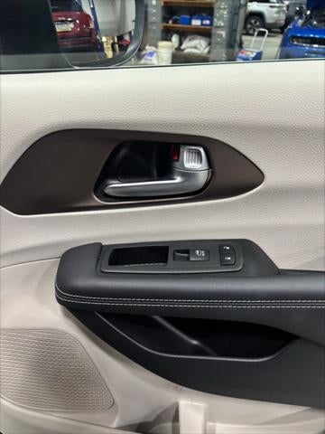 2024 Chrysler Voyager LX