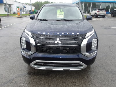 2023 Mitsubishi Outlander Base