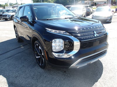 2023 Mitsubishi Outlander Base