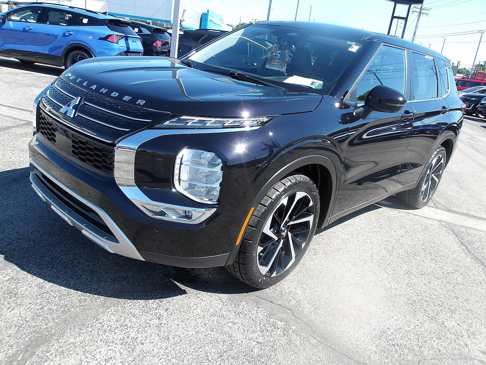 2023 Mitsubishi Outlander Base