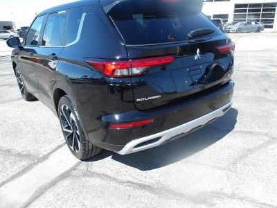 2023 Mitsubishi Outlander Base