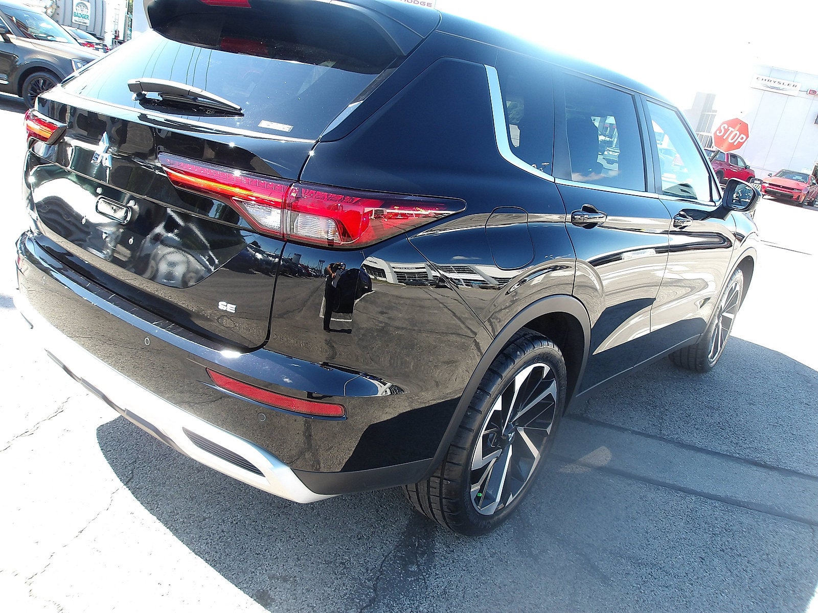 2023 Mitsubishi Outlander Base