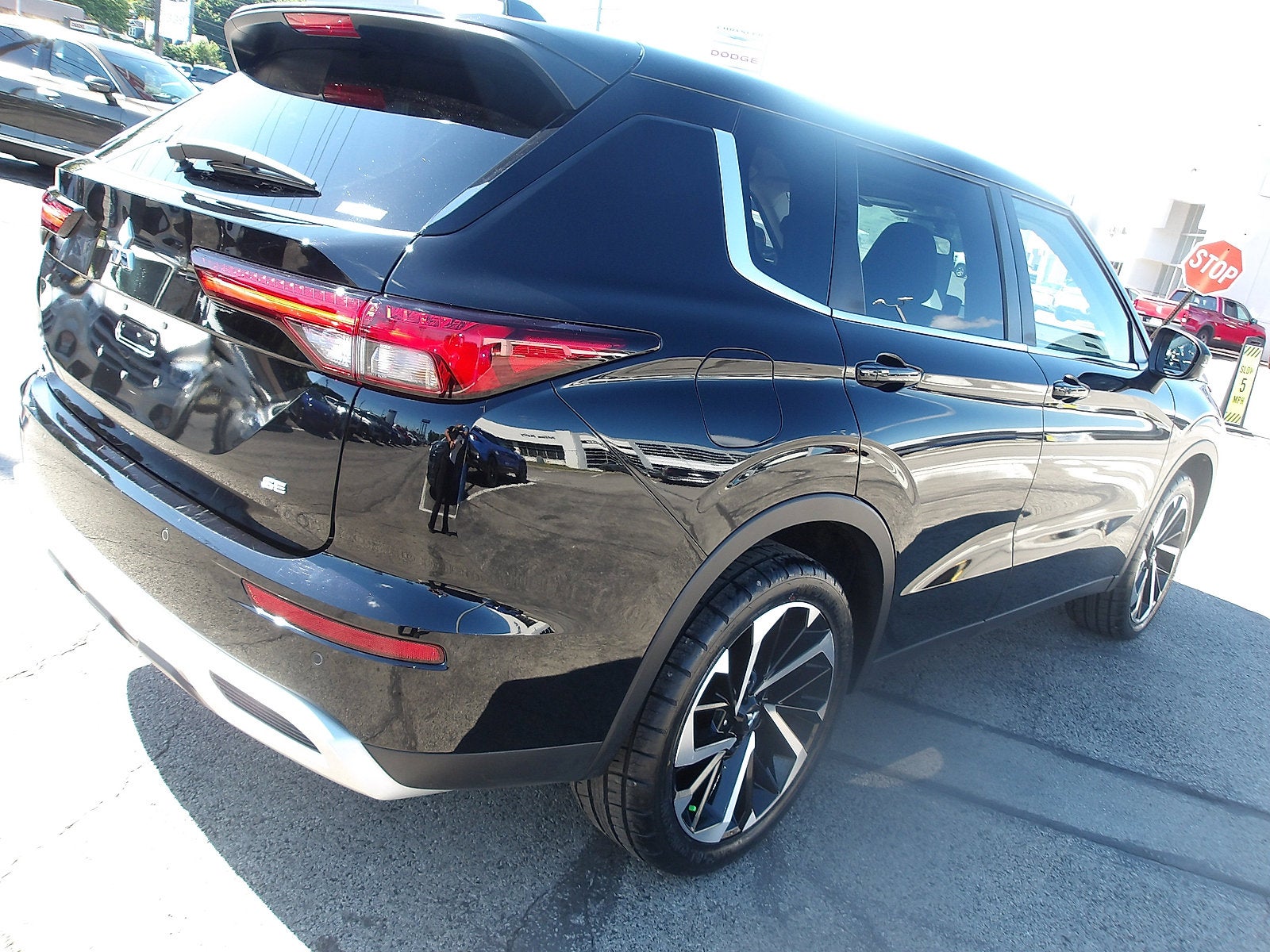 2023 Mitsubishi Outlander Base